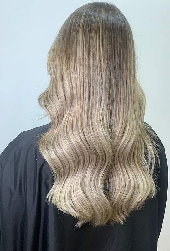 Coupe et coiffure blonde femme Paris