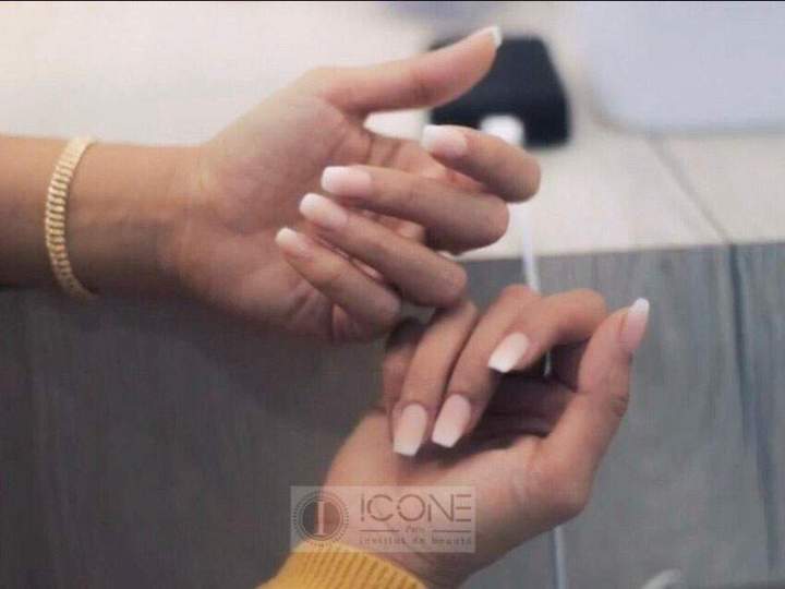 Pose vernis à ongles Paris